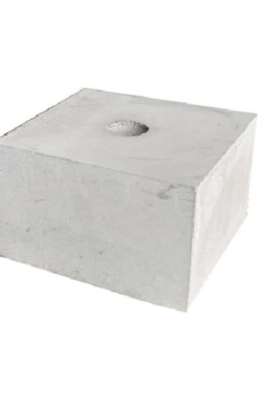 Sokkel / Betonpoer 15x15 en 10 cm hoog met doorlopend gat 3,2 cm Weekendaanbieding
