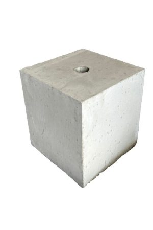 Sokkel / Betonpoer 20x20 en 20 cm hoog grijs met gat 3 cm Rechtstreeks Van De Fabrikant