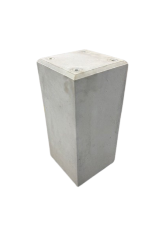 Betonpoer 23x23 en 50 cm hoog grijs M10 Tijdelijk Beschikbaar