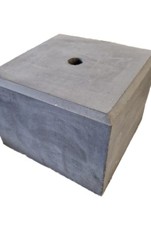 Sokkel / Betonpoer 27x27 en 20 cm hoog licht antraciet met gat 3 cm Gecertificeerd