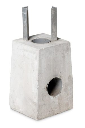 Betonpoer 18x18 en 30 cm hoog met alu. hoeklijn en HWA Beperkt Aanbod