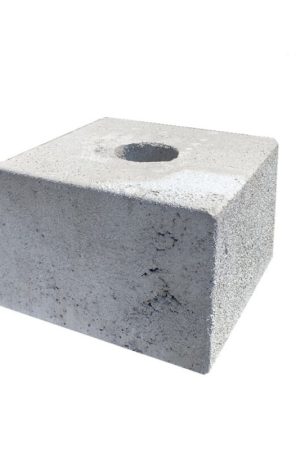 Sokkel / Betonpoer 30x30 en 20 cm hoog grijs met gat diameter 8,5 cm Nieuw