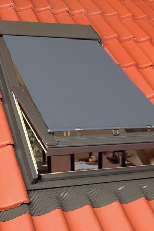 Tijdelijk Beschikbaar Fakro AMZ Screen NewLine (090) 50x62 cm