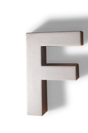 Betonnen letter F Gereduceerde Prijs