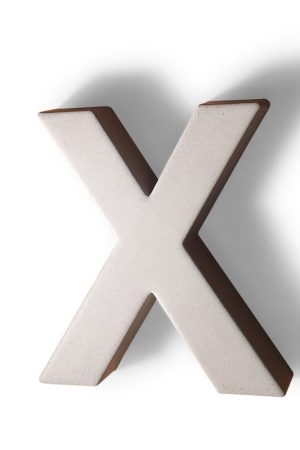 Betonnen letter X Beperkte Voorraad
