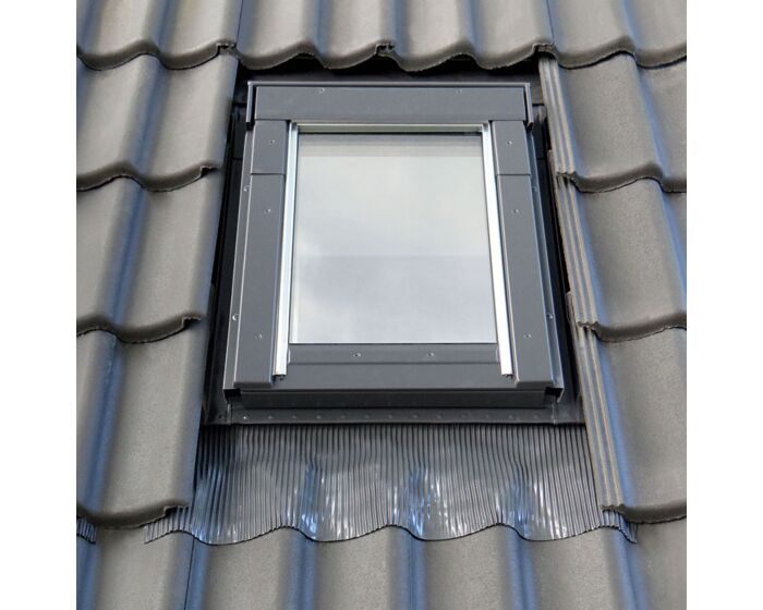 Direct Beschikbaar 4 pans dakraam Fakro FTK-W HR ++ met gootstuk 50X62 cm