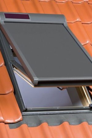 Direct Beschikbaar Fakro AMZ Komfort solar buitenzonwering op zonne-energie (092) antraciet