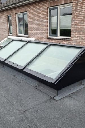 Alleen Vandaag Lichtstraat HR++ glas zadeldak met sandwich kopschot