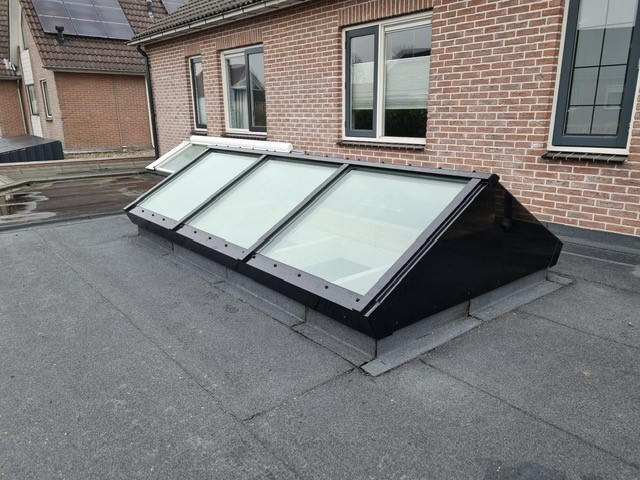 Alleen Vandaag Lichtstraat HR++ glas zadeldak met sandwich kopschot